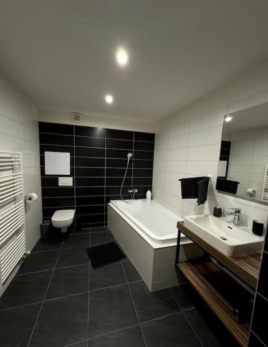 Modern Apartment In City Centre Banská Bystrica Exteriér fotografie