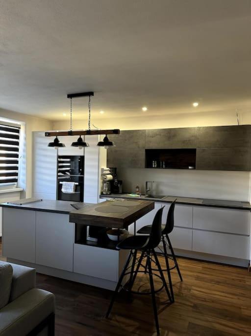 Modern Apartment In City Centre Banská Bystrica Exteriér fotografie