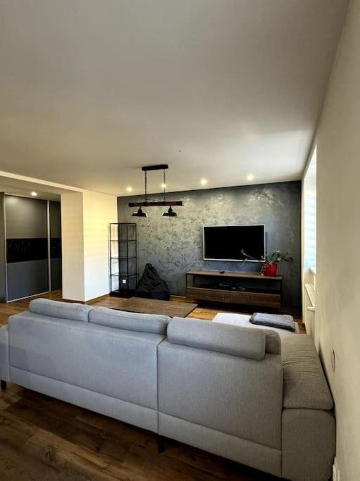 Modern Apartment In City Centre Banská Bystrica Exteriér fotografie